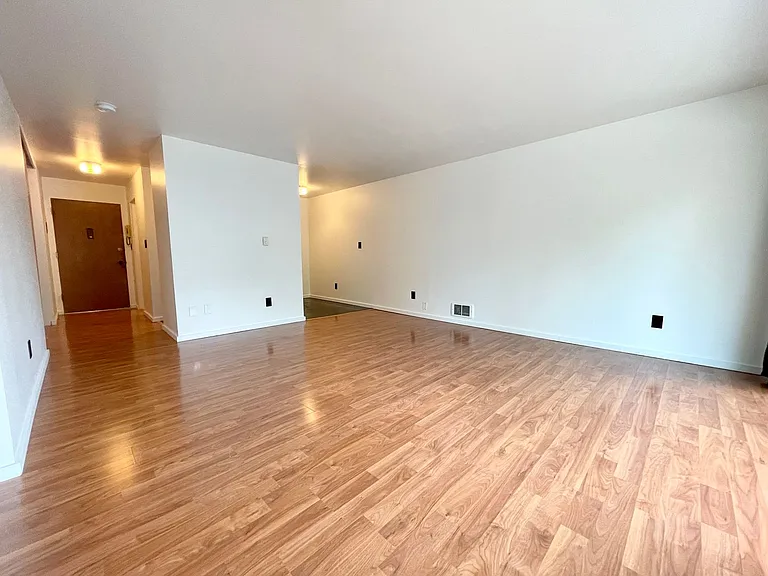 Escolier Apartments — Photo 60