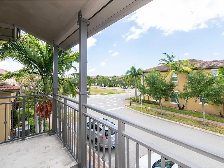 1510 SW 147th Ter — Photo 15