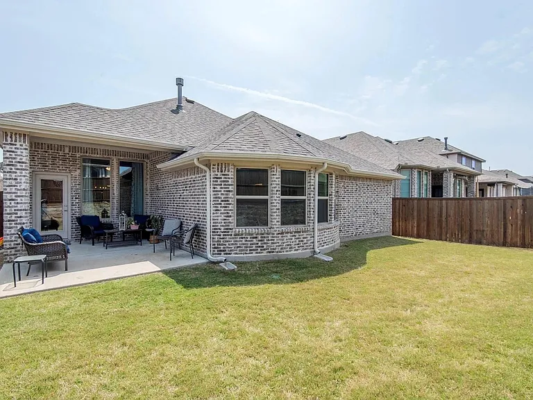 3415 Charleston Dr — Photo 23