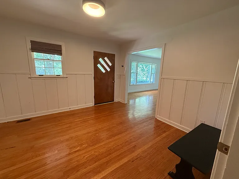 1007 Fowler St — Photo 4
