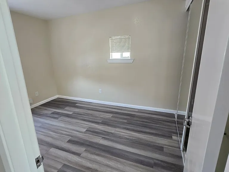 2070 University Avenue — Photo 42