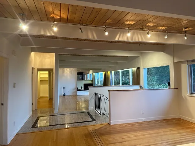 486 Craigmohr Dr — Photo 10
