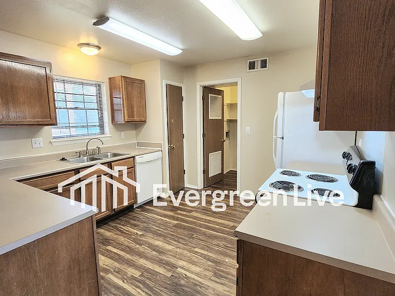 4200 Lew Wallace Dr — Photo 8
