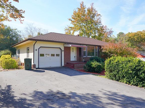 2nd image of 107 W Hawthorne Dr