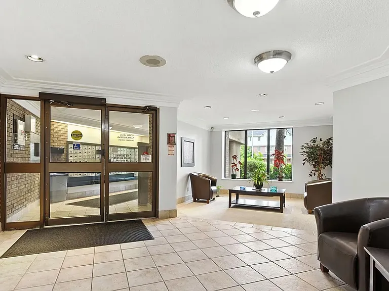 6720 Glen Erin Dr #913 — Photo 37