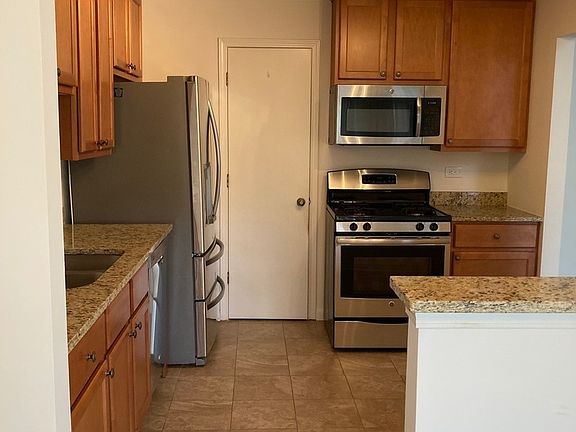 2nd image of 28 Ashburn Ct Unit V2