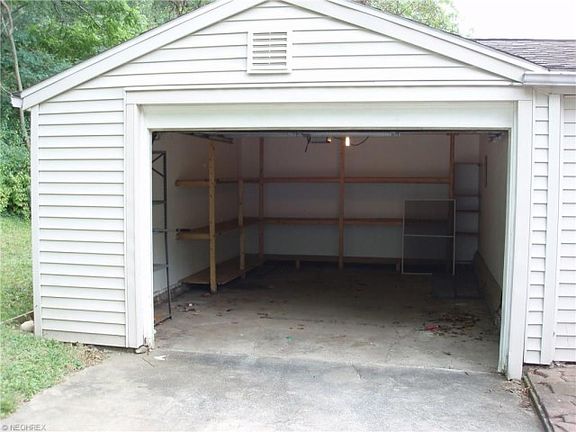 5th image of 125 Emmons Ave