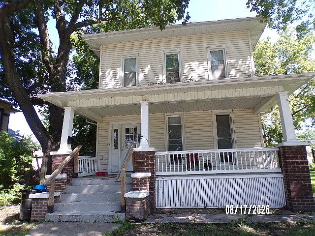 1st image of 710 E 13th St