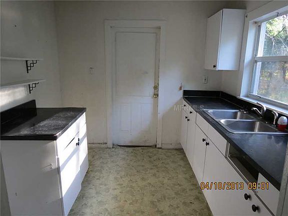 5th image of 2418 E 20th Ave