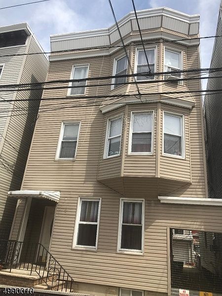 2nd image of 429 Walnut St