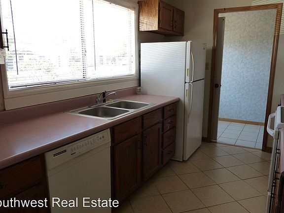 5th image of 704 W 18th St