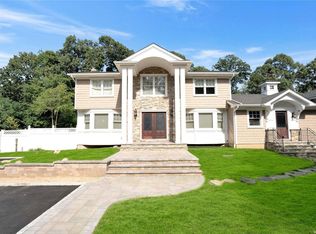 116 Village Hill Dr, Dix Hills, NY 11746