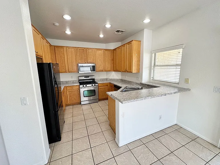 19 S 119th Ave — Photo 17