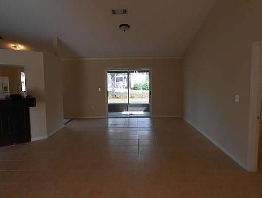 4th image of 401 Basil Cir