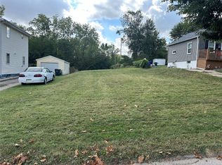 1227 19th Ave SW, Cedar Rapids, IA 52404