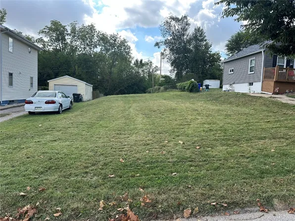 1227 19th Ave SW, Cedar Rapids, IA 52404