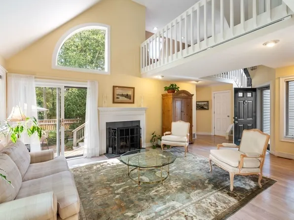 100 Pond St APT 28, Cohasset, MA 02025