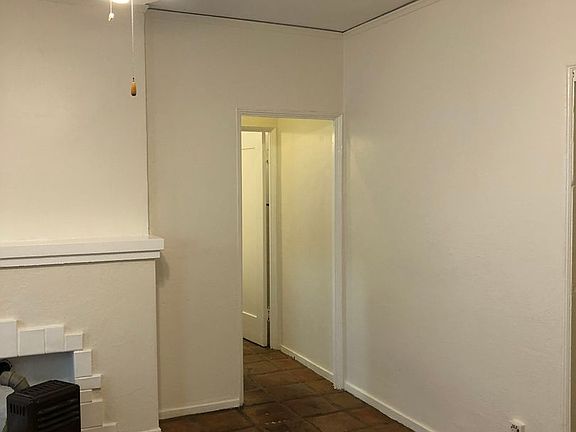 4th image of 2102-2116 C St Unit 2