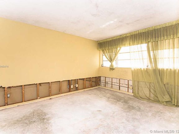 4th image of 16800 NE 15th Ave APT 109