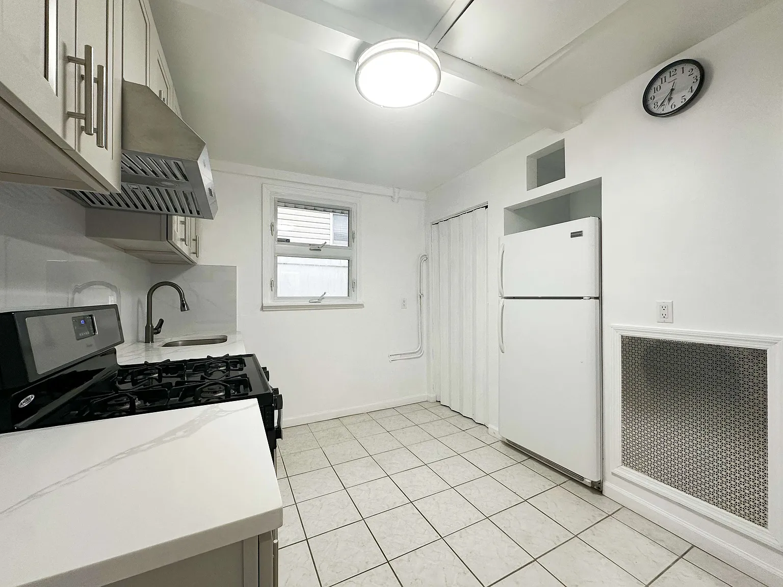 2 bed, $2,400 — Photo 4