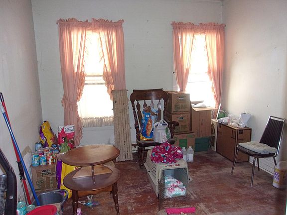3rd image of 913 N 5th Ave