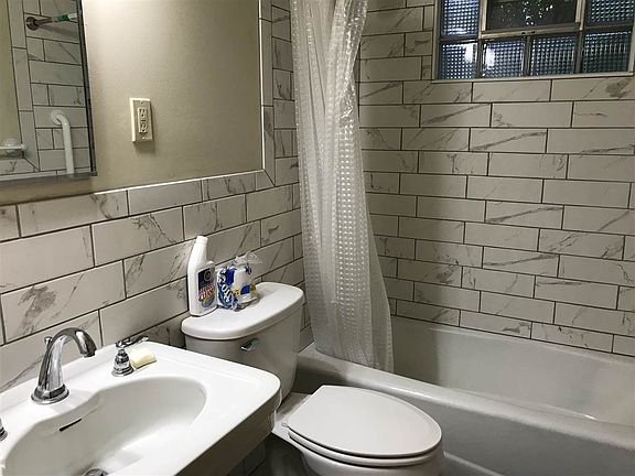 4th image of 1701 Custer St
