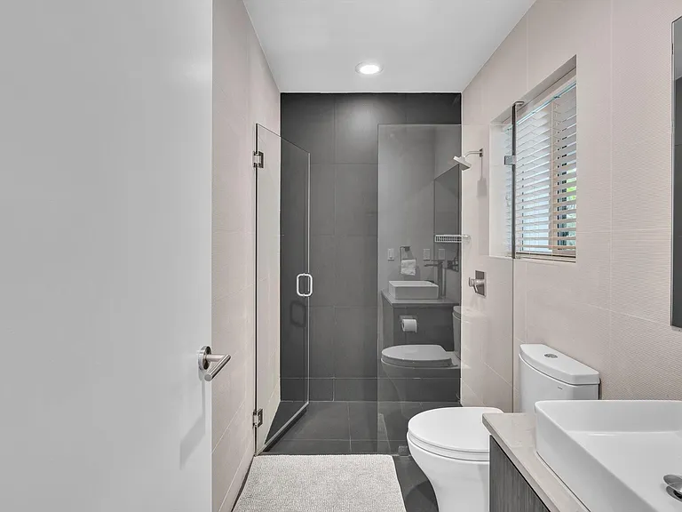 1640 NE 43rd St — Photo 57