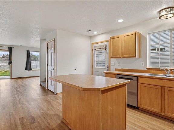 5th image of 3208 Meadow Glen Ln #3210