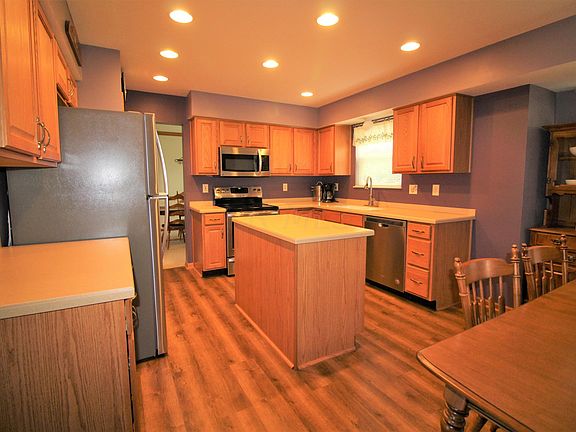3rd image of 3811 Delwood Dr