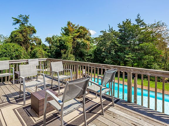 3rd image of 14 Sandringham Ln