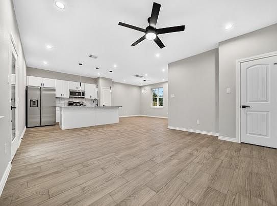 4th image of 7414 Mount St