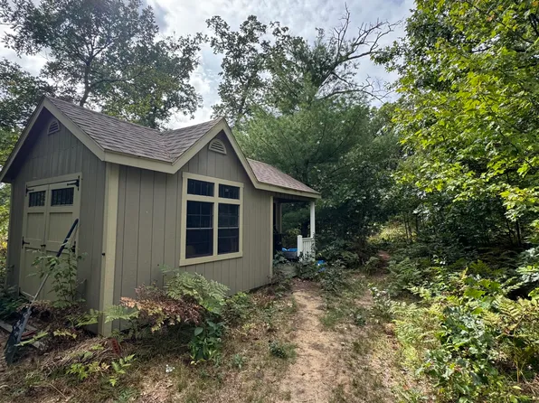 6621 N Woodbridge Dr, White Cloud, MI 49349