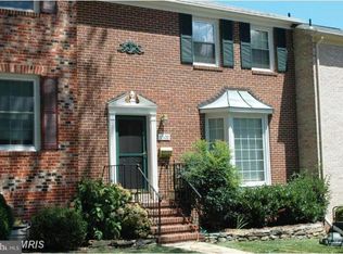 9520 Hunt Square Ct, Springfield, VA 22153