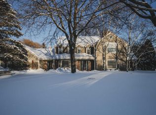 10038 N Waterleaf Dr, Mequon, WI 53092