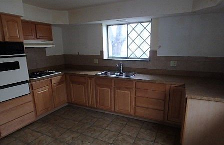3rd image of 790 Greenbay Ave