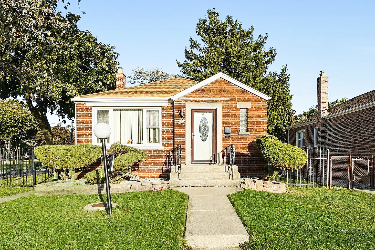 9701 S Woodlawn Ave photo 1
