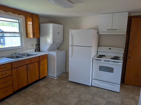 115 S 6th St, Youngwood, PA 15697