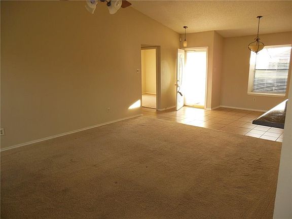 5th image of 304 Creekwood Ln