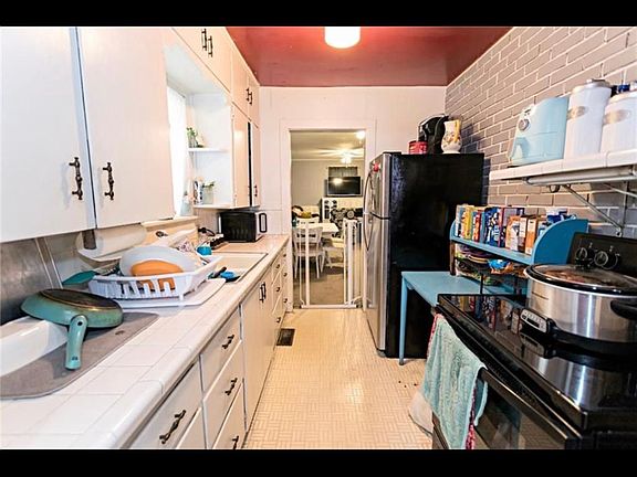 3rd image of 407 N Roosevelt Ave