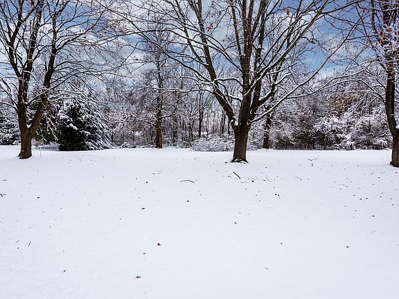 2nd image of 1511 Country Club Dr