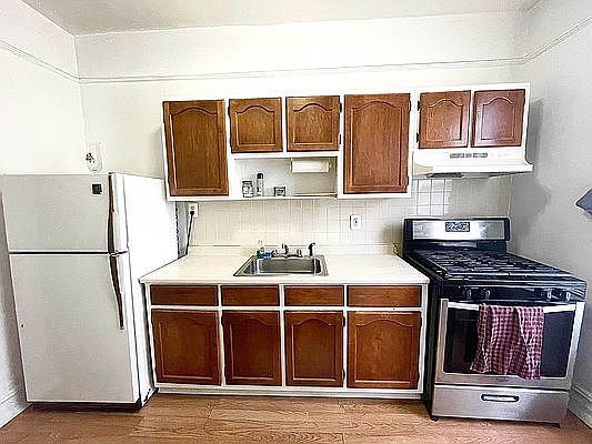 4th image of 25-18 41st St #2R