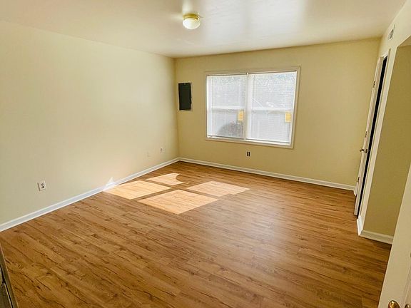 3rd image of 2536 Cedarwood Dr #B8