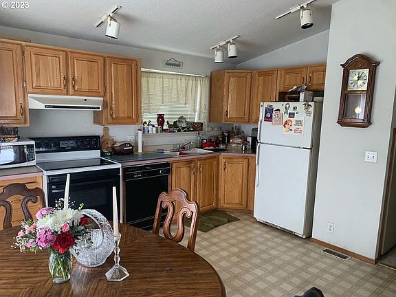5th image of 2232 42nd Ave SE Unit 102