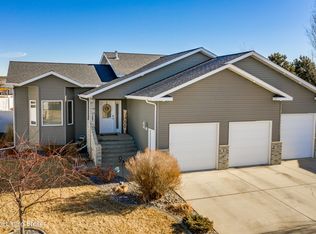 1457 8th St E, Dickinson, ND 58601