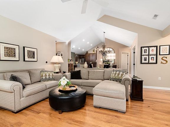 3rd image of 1074 Feltham Ln