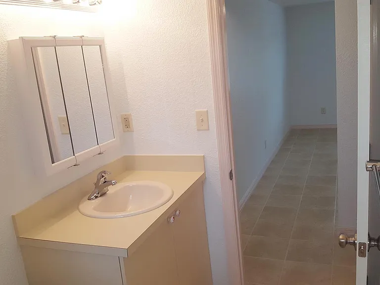 1465 NE Oak Lane Dr — Photo 12