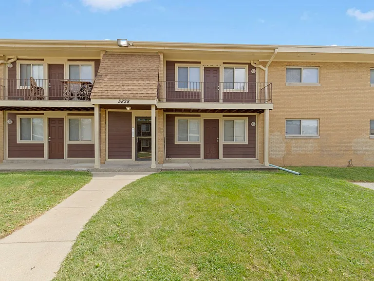 The Vistas Apartment Homes — Photo 31