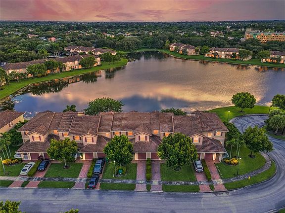 4th image of 3319 N Lakeside Drive #40