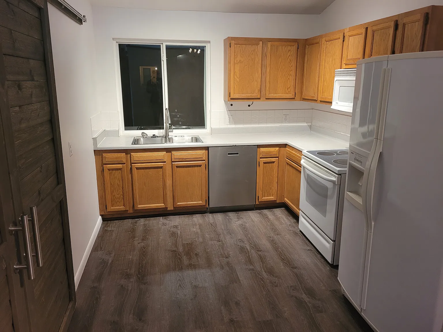 2 bed, 1000 sqft, $2,000 — Photo 1