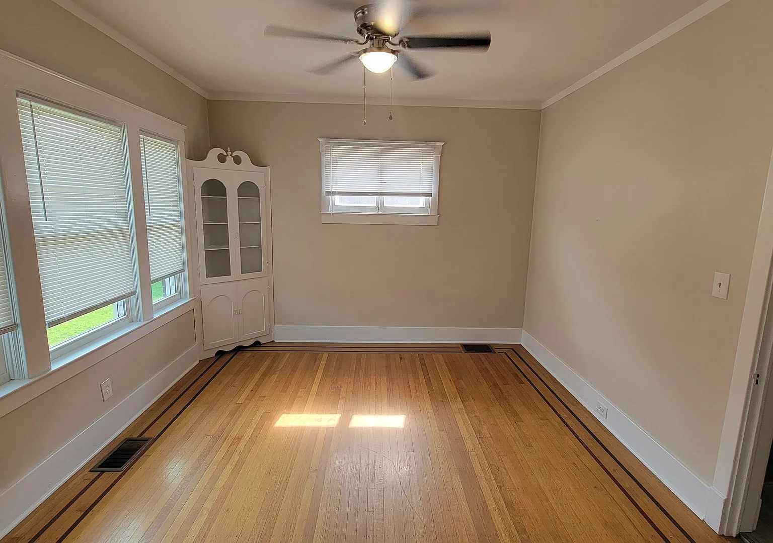2BR/2BA Near UofL Private Lower-Level Suite, Washer/Dryer, Pet-Friendly — Photo 3